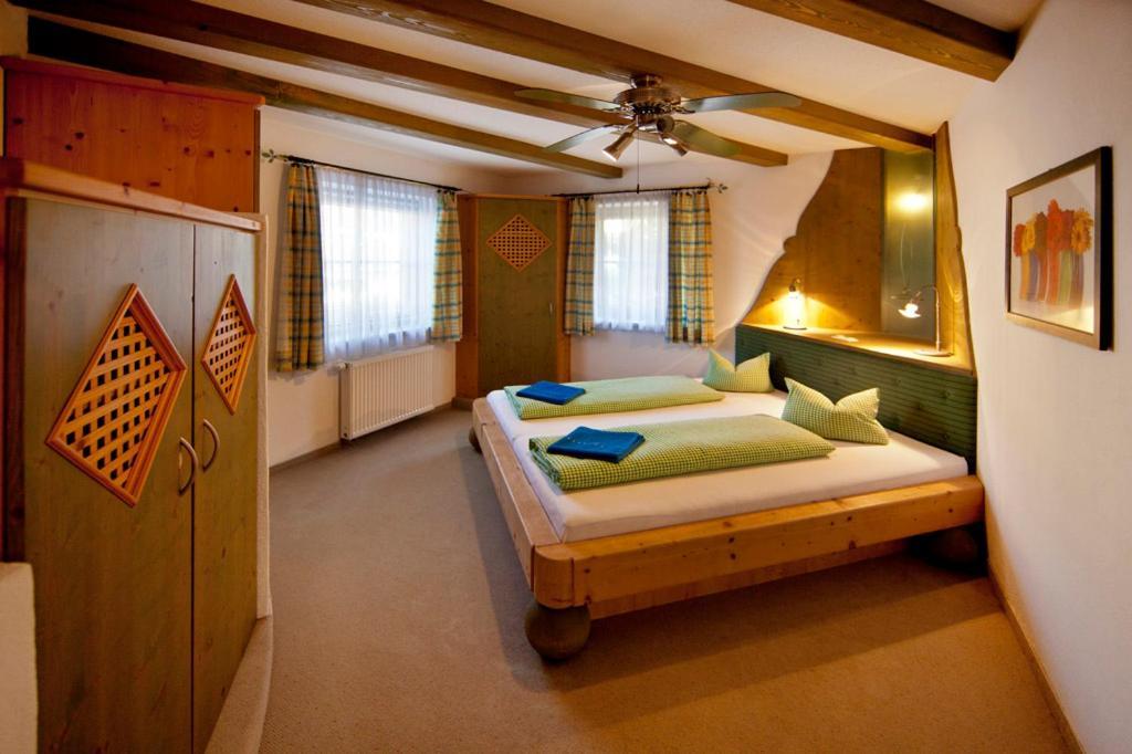 Landhotel Rauchenwalderhof Майргофен Номер фото